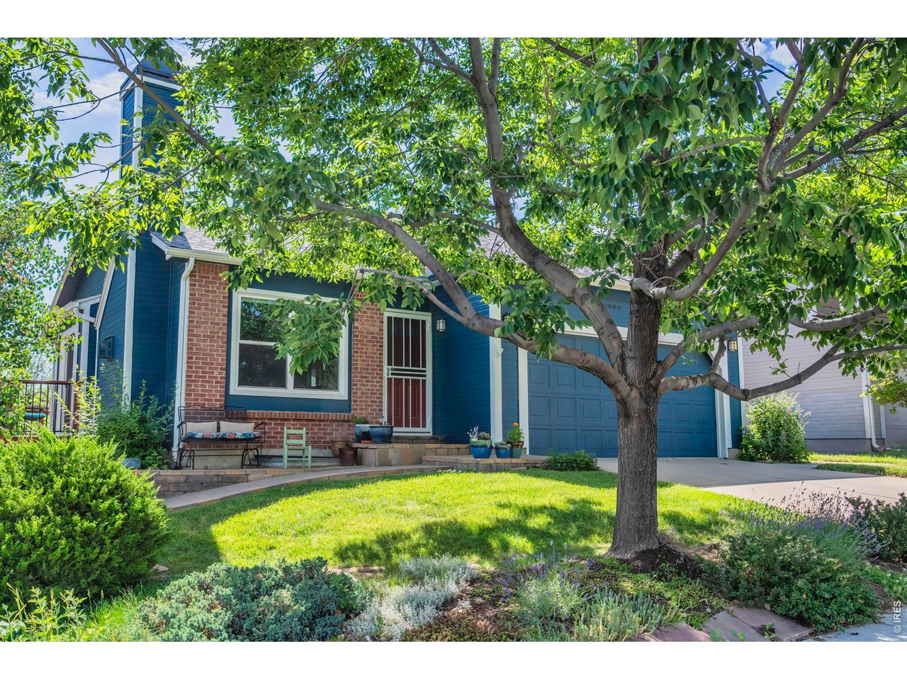 155 W Cedar Way
