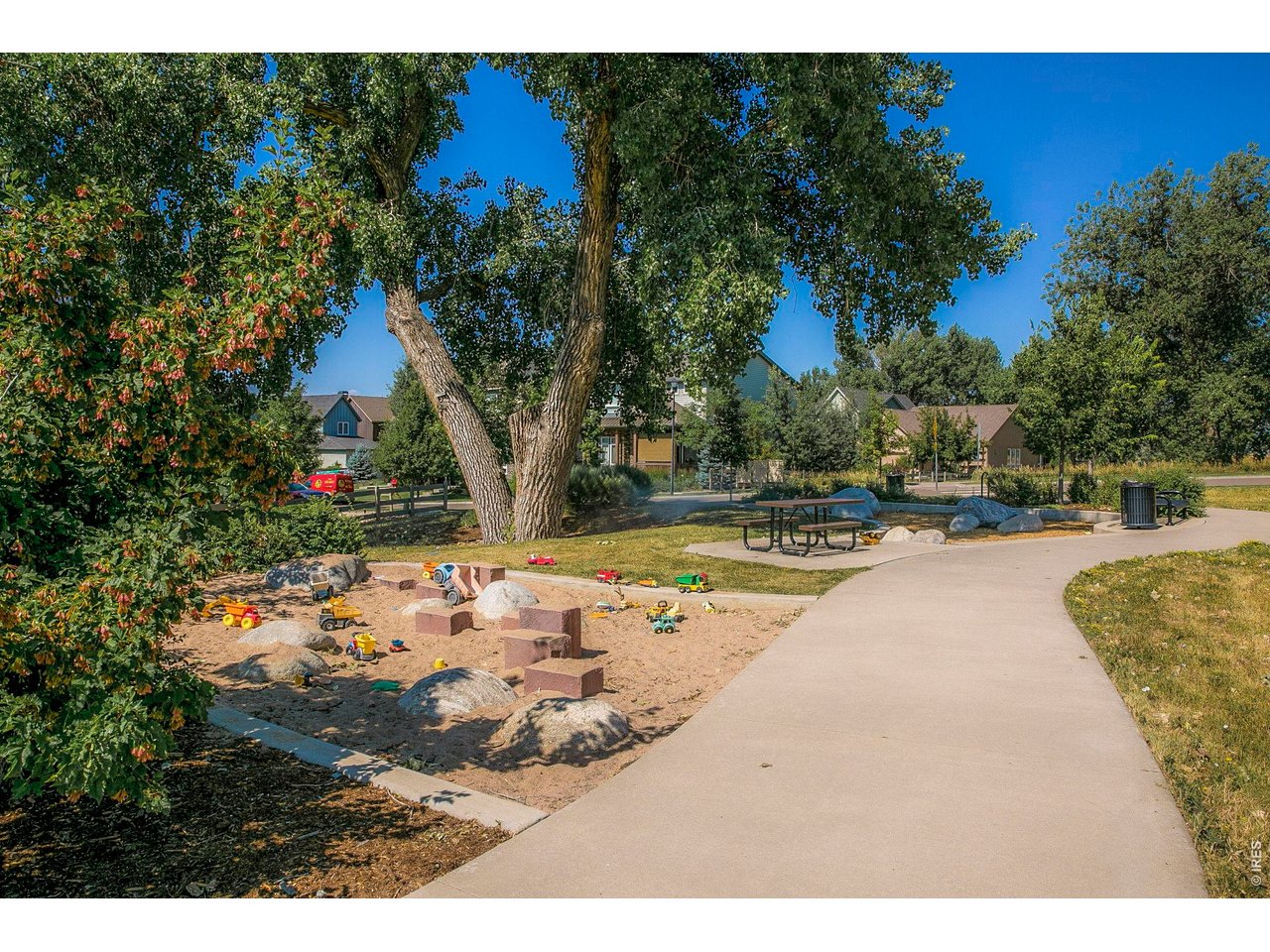 2111 Hecla Dr