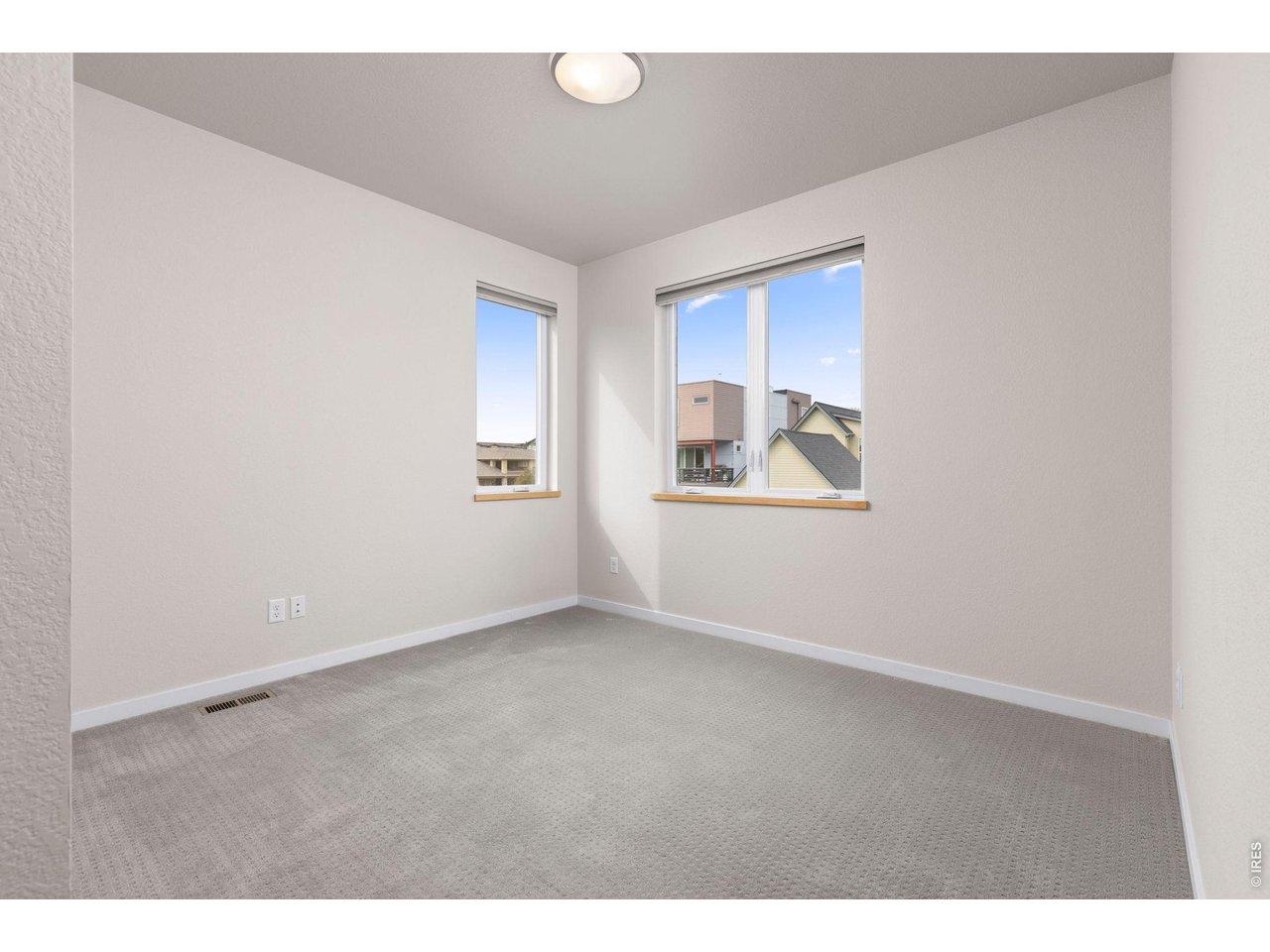 2111 Hecla Dr