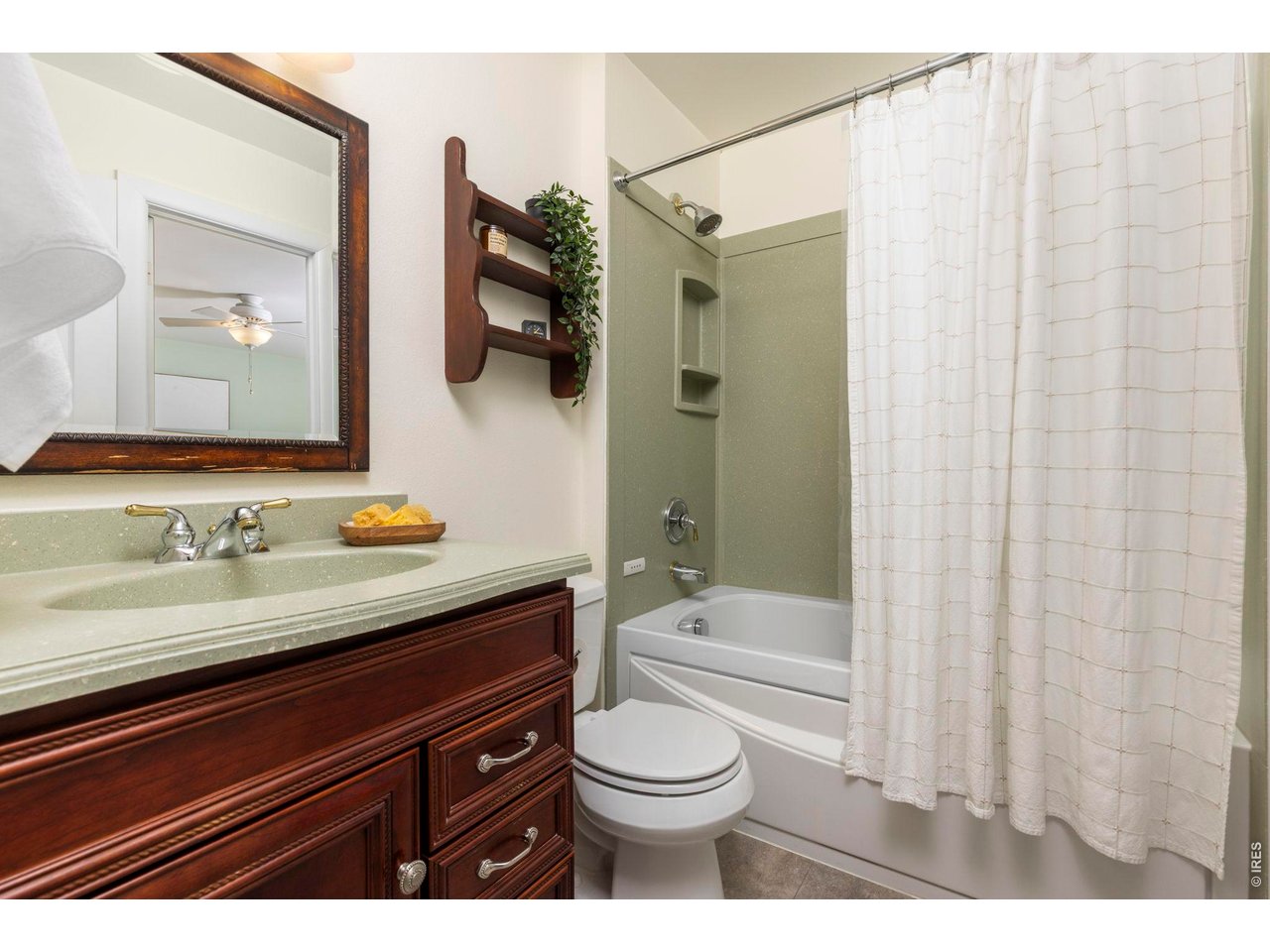 1221 Picardy Pl