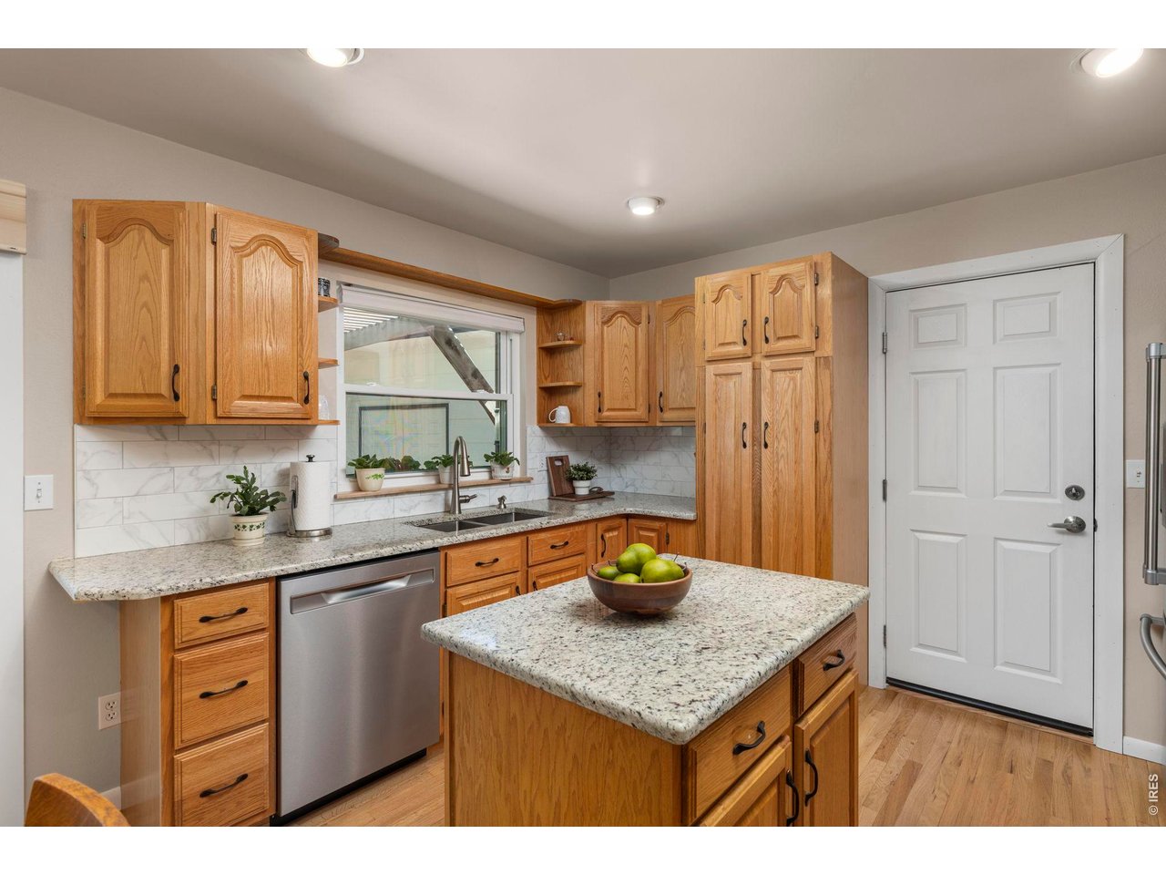 1221 Picardy Pl