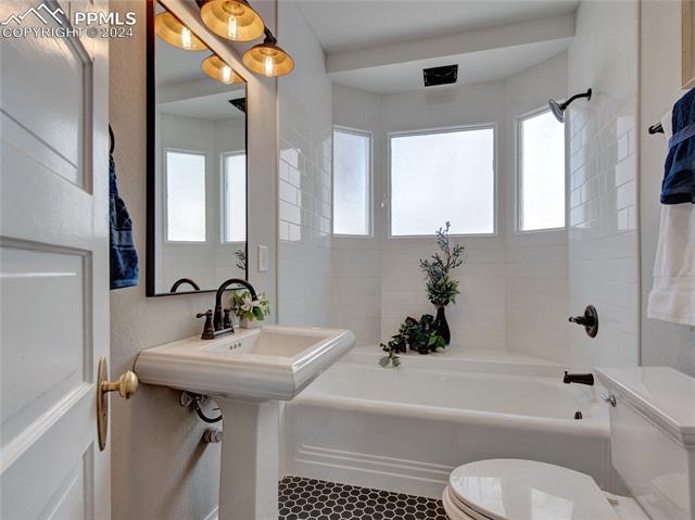 1233 N Institute Street