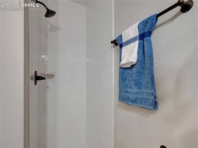 1233 N Institute Street