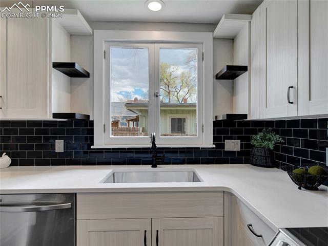 1233 N Institute Street