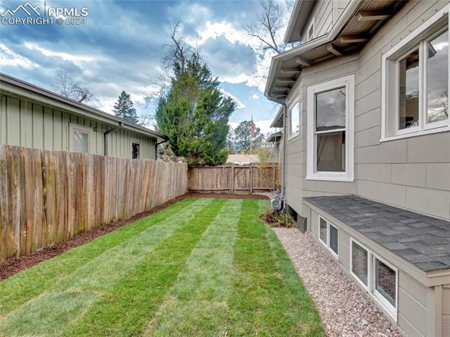 1233 N Institute Street