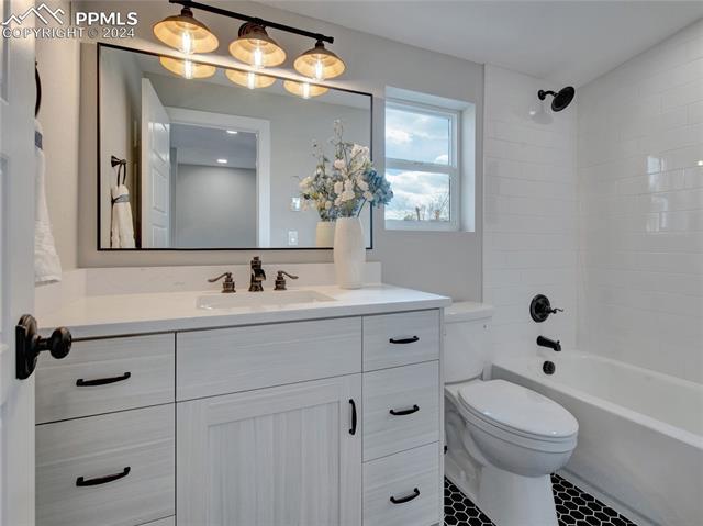 1233 N Institute Street