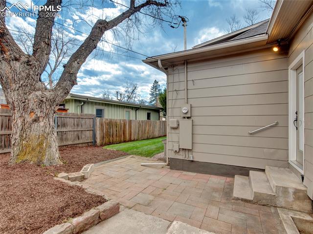 1233 N Institute Street