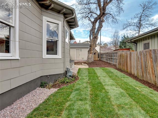 1233 N Institute Street