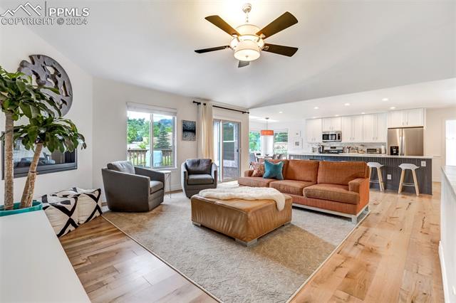 1825 Parkview Boulevard