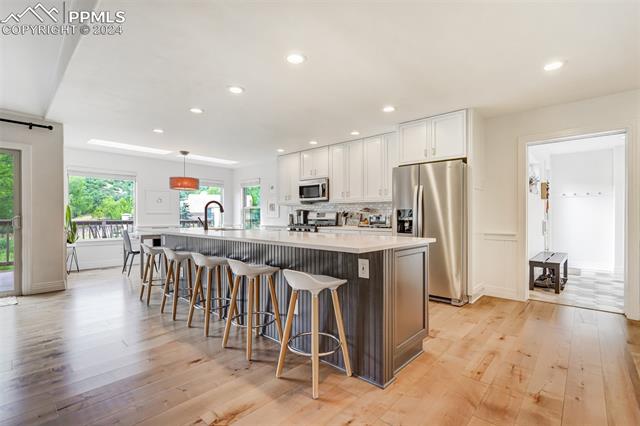 1825 Parkview Boulevard