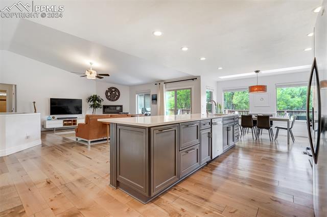 1825 Parkview Boulevard