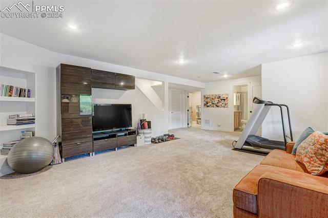 1825 Parkview Boulevard