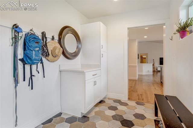 1825 Parkview Boulevard