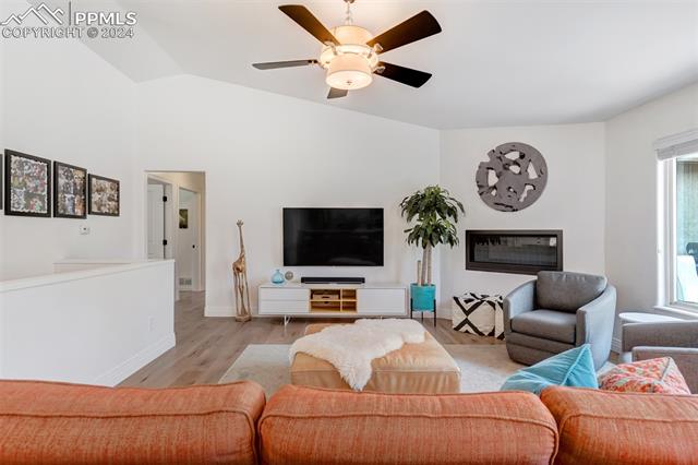 1825 Parkview Boulevard