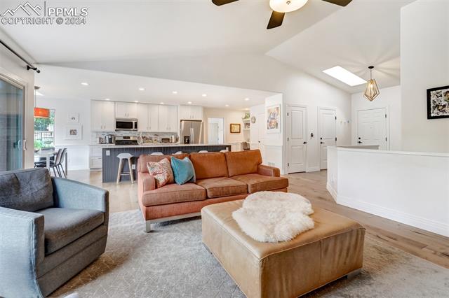 1825 Parkview Boulevard