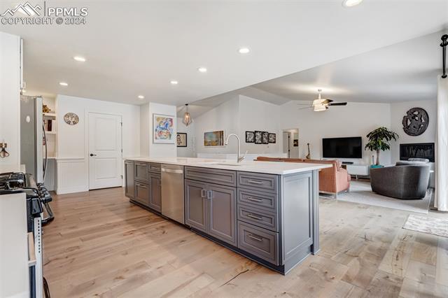 1825 Parkview Boulevard