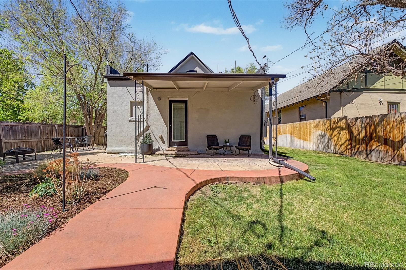2600 N Vine Street