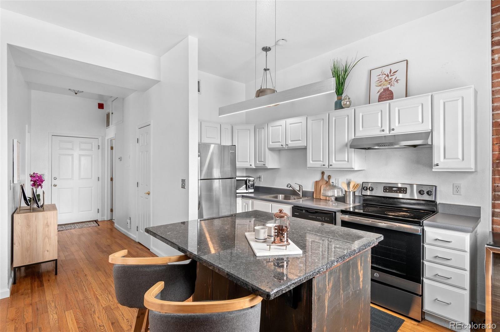 1425 Washington Street Unit: 200