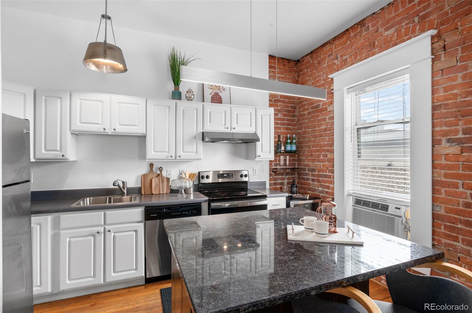 1425 Washington Street Unit: 200