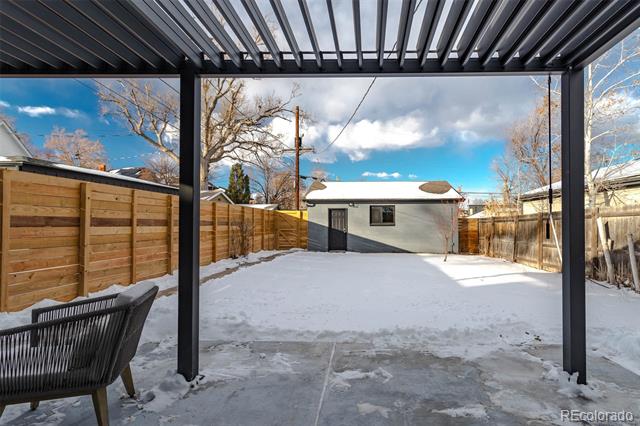 2031 W 37th Avenue