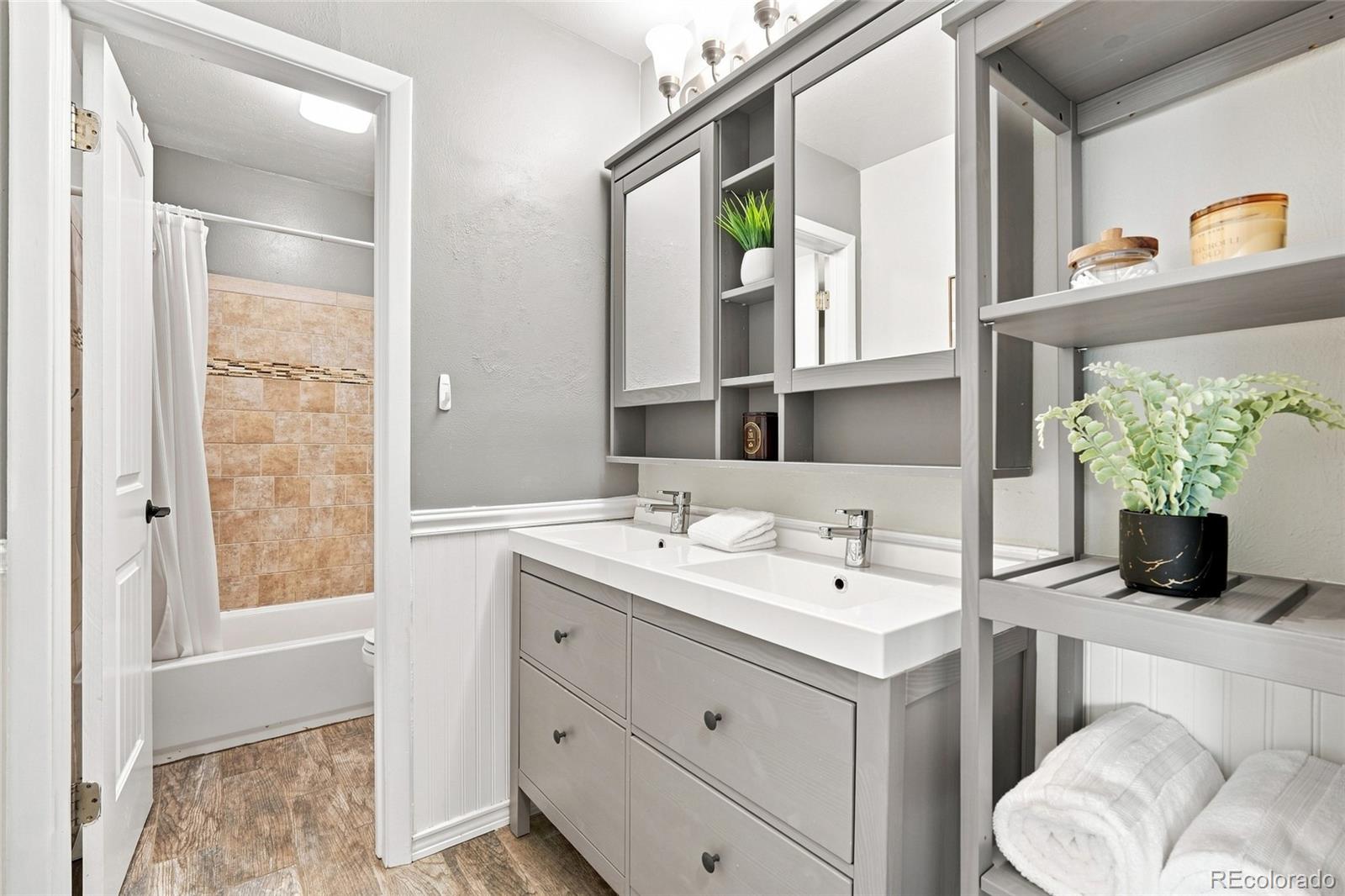8634 W 79th Place