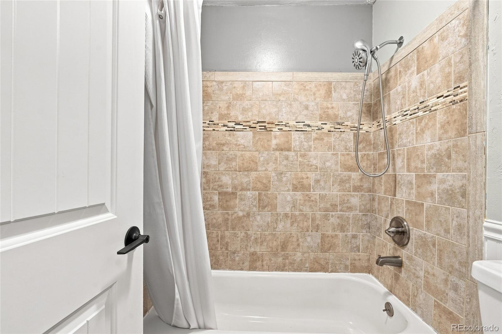8634 W 79th Place