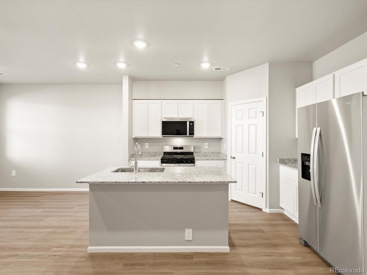 1594 Riverplace Dr 3