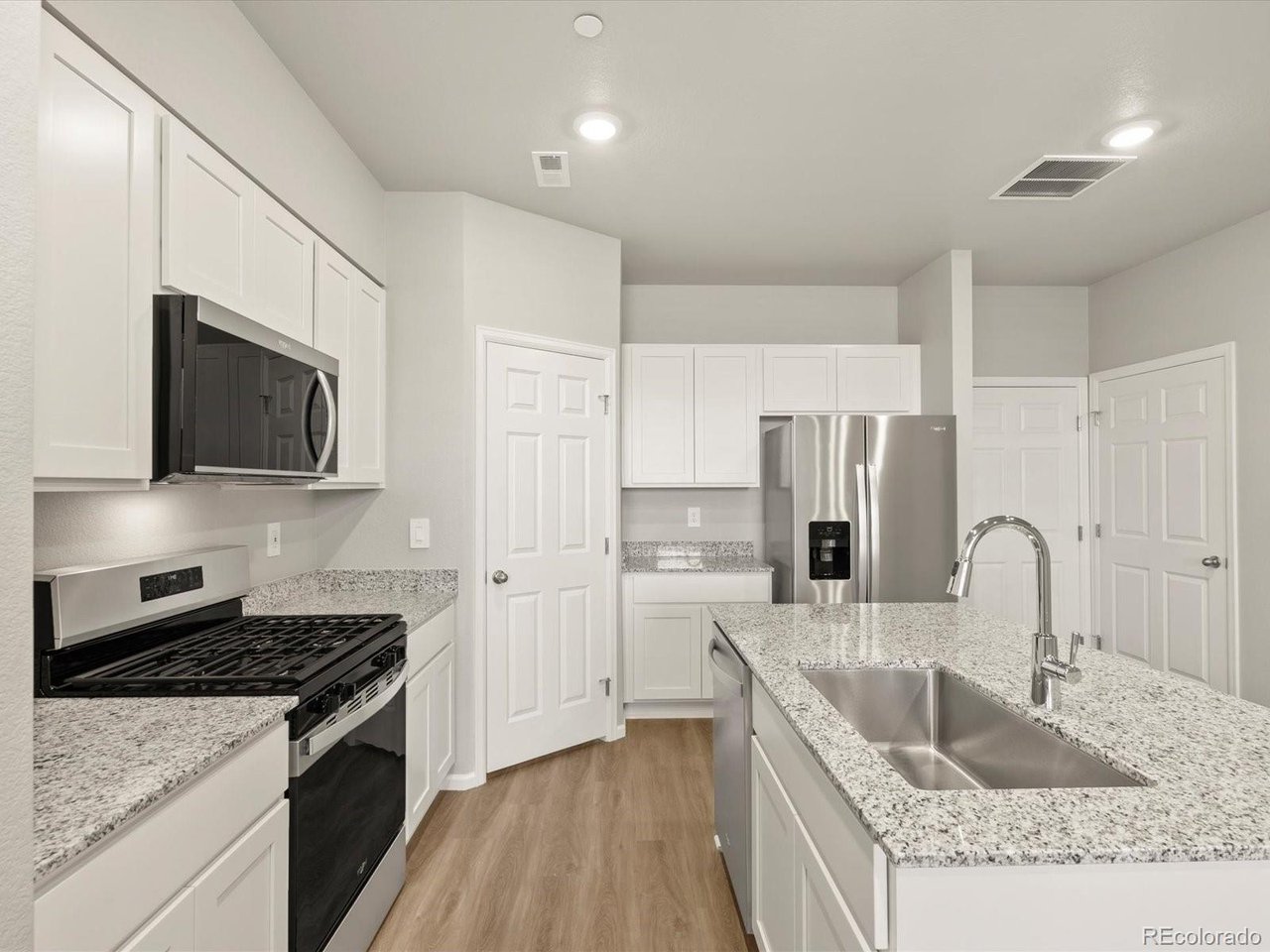 1594 Riverplace Dr 3