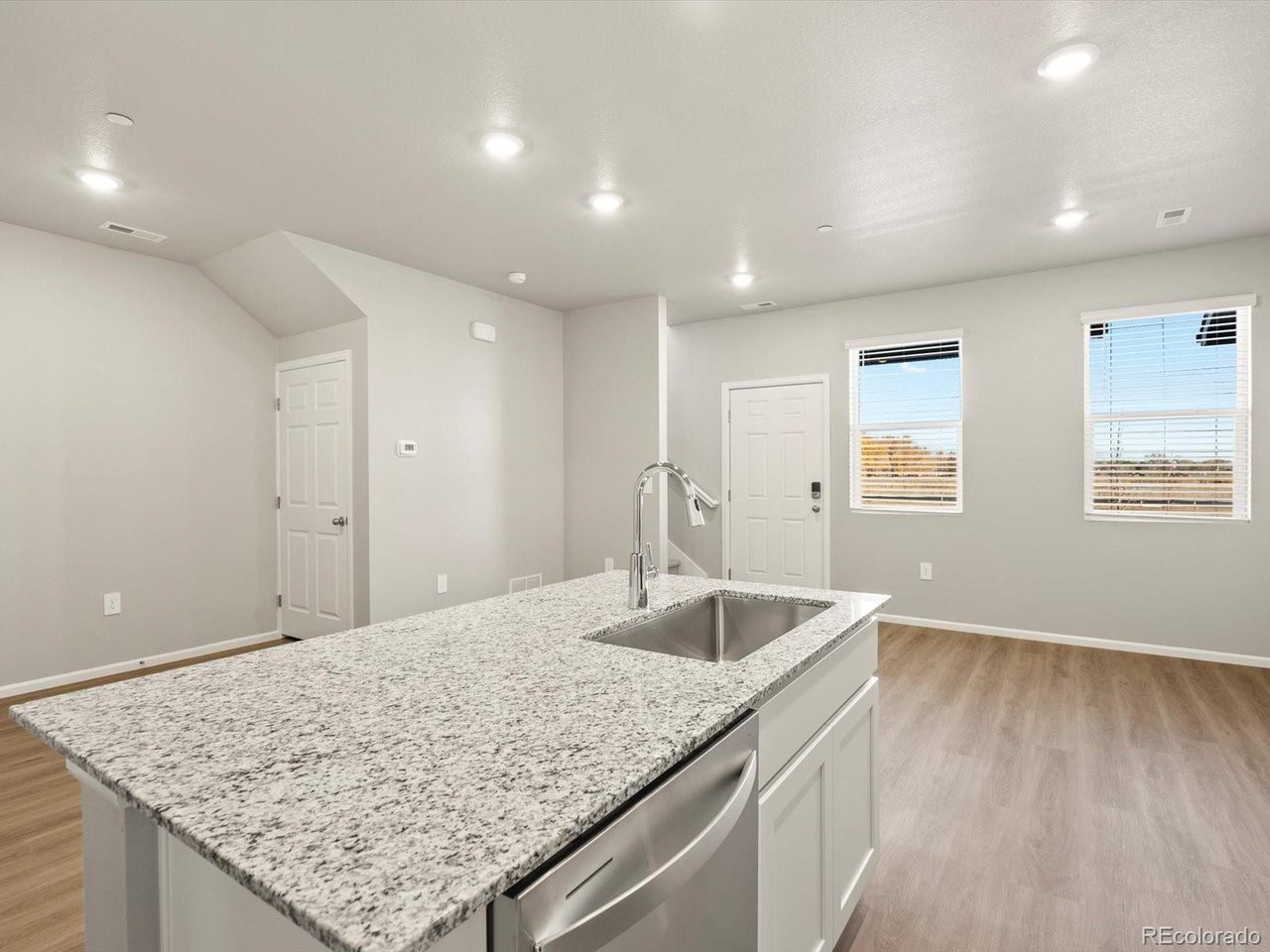 1594 Riverplace Dr 3