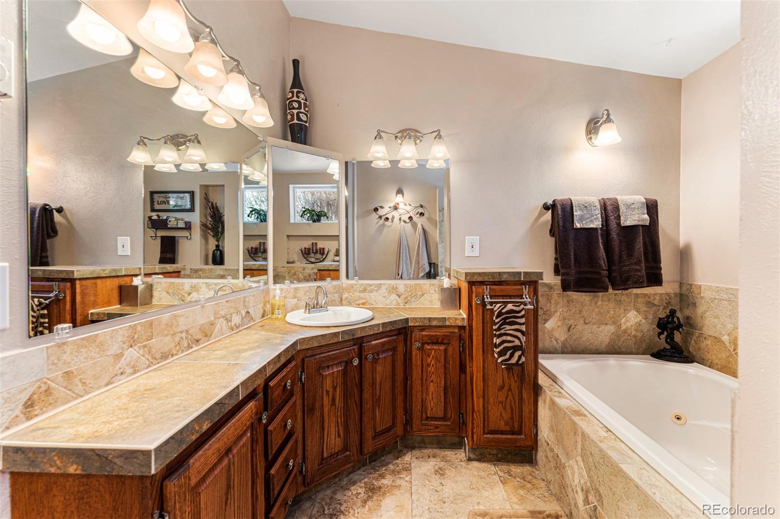 1019 S Waco Way