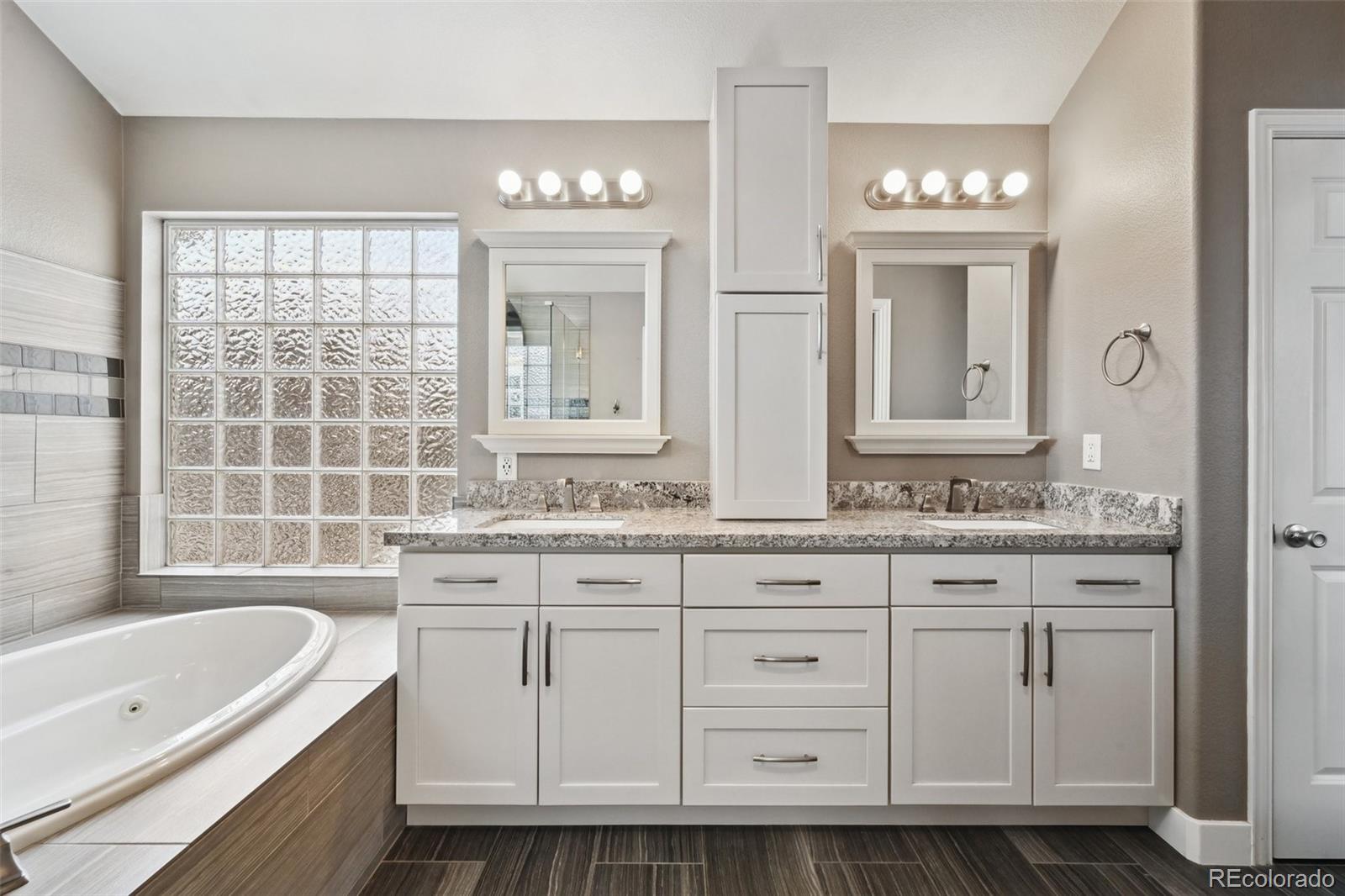 1011 S Valentia Street Unit: 43