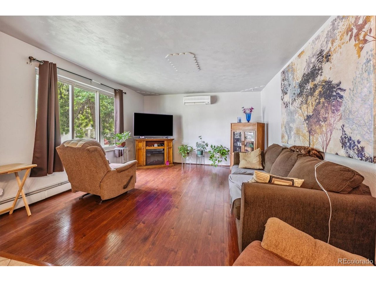 500 E Geneseo St