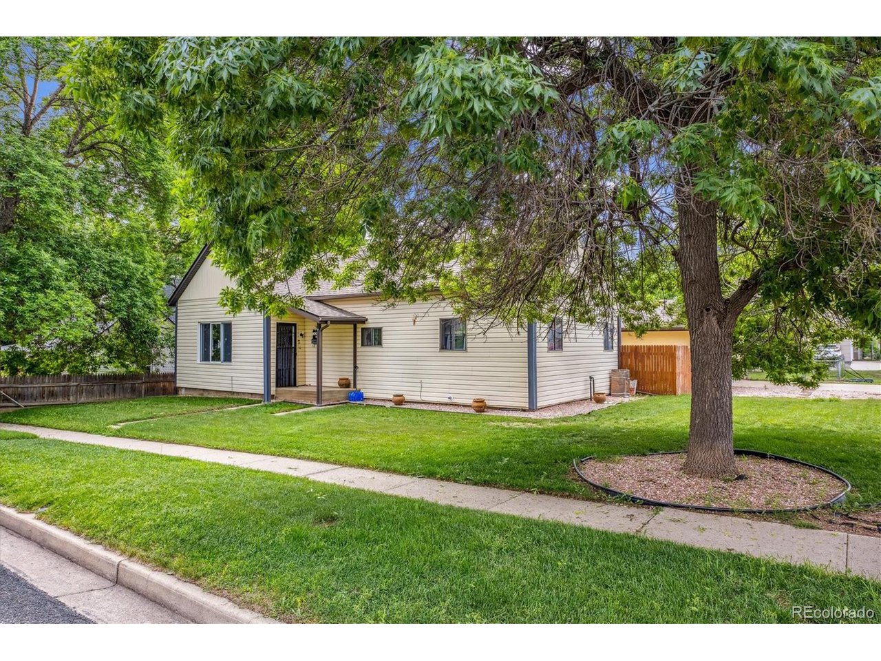 500 E Geneseo St