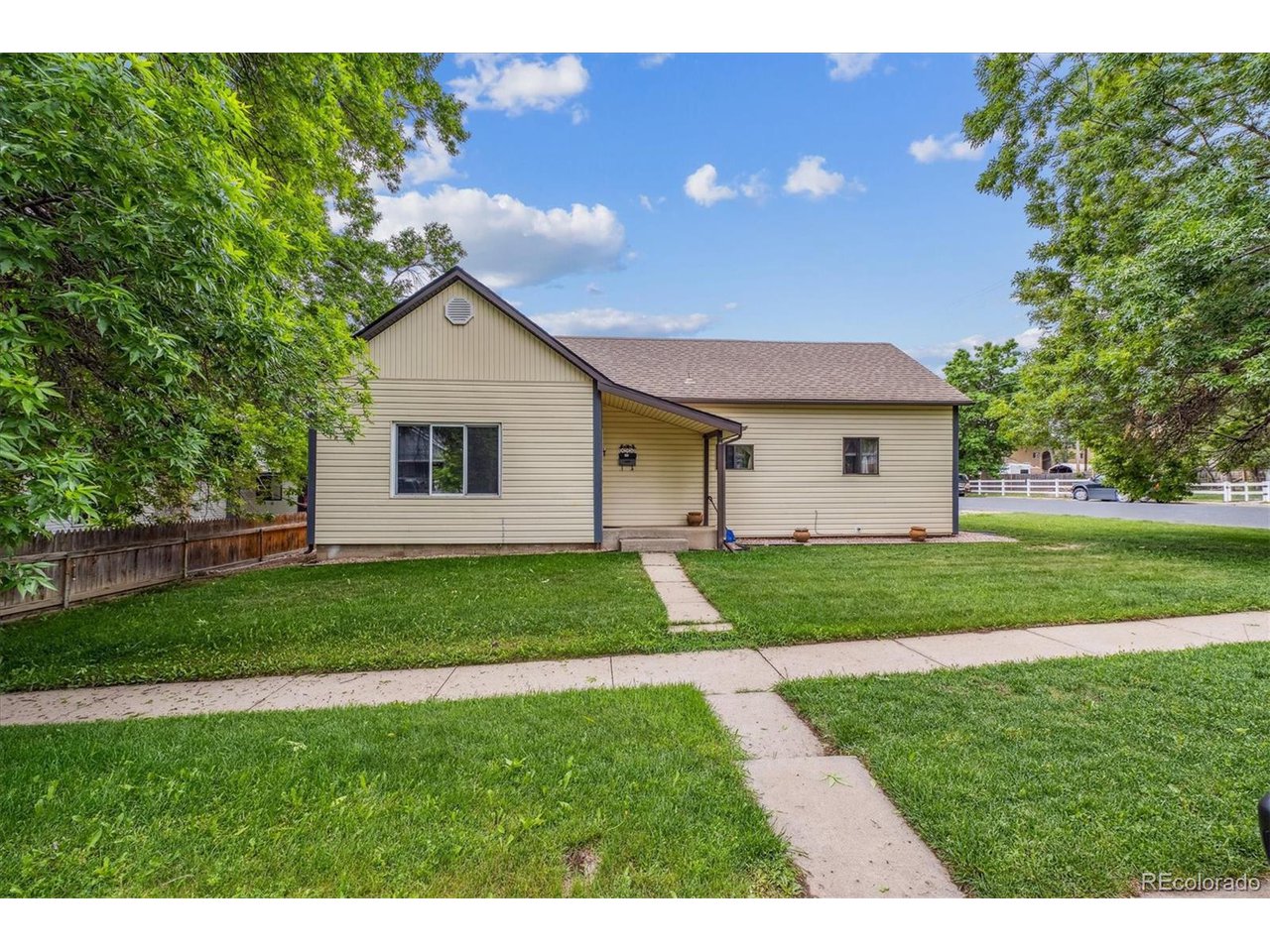 500 E Geneseo St