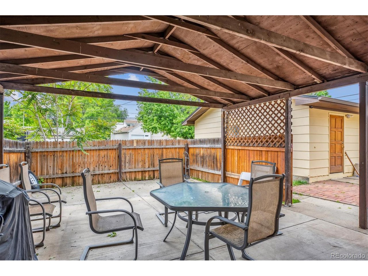 500 E Geneseo St
