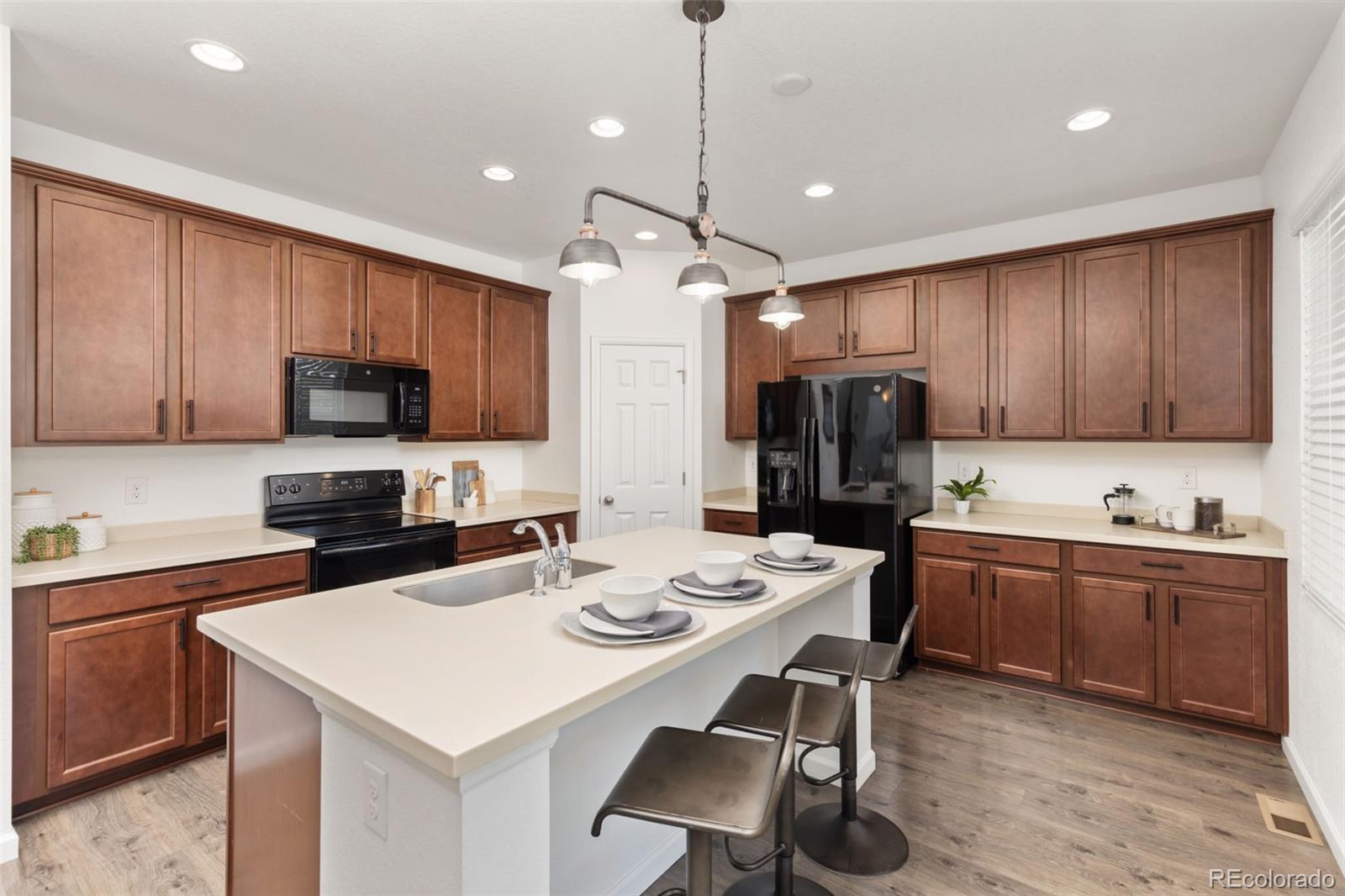 591 W 175th Place