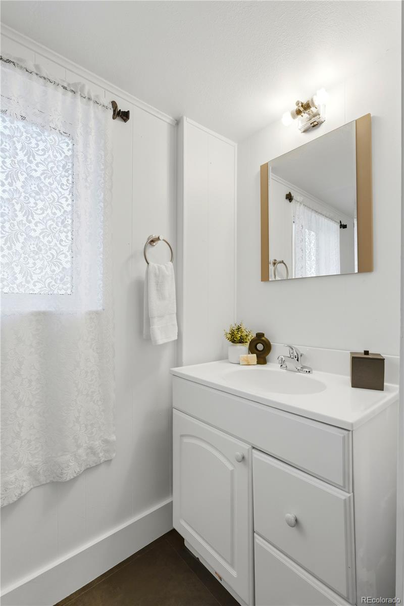 18932 E Kansas Drive