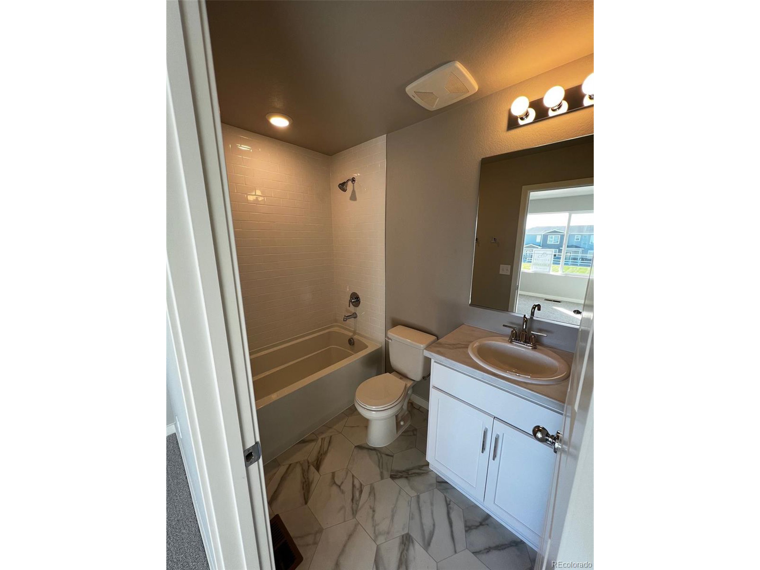 1353 Reynolds St Unit: 8C