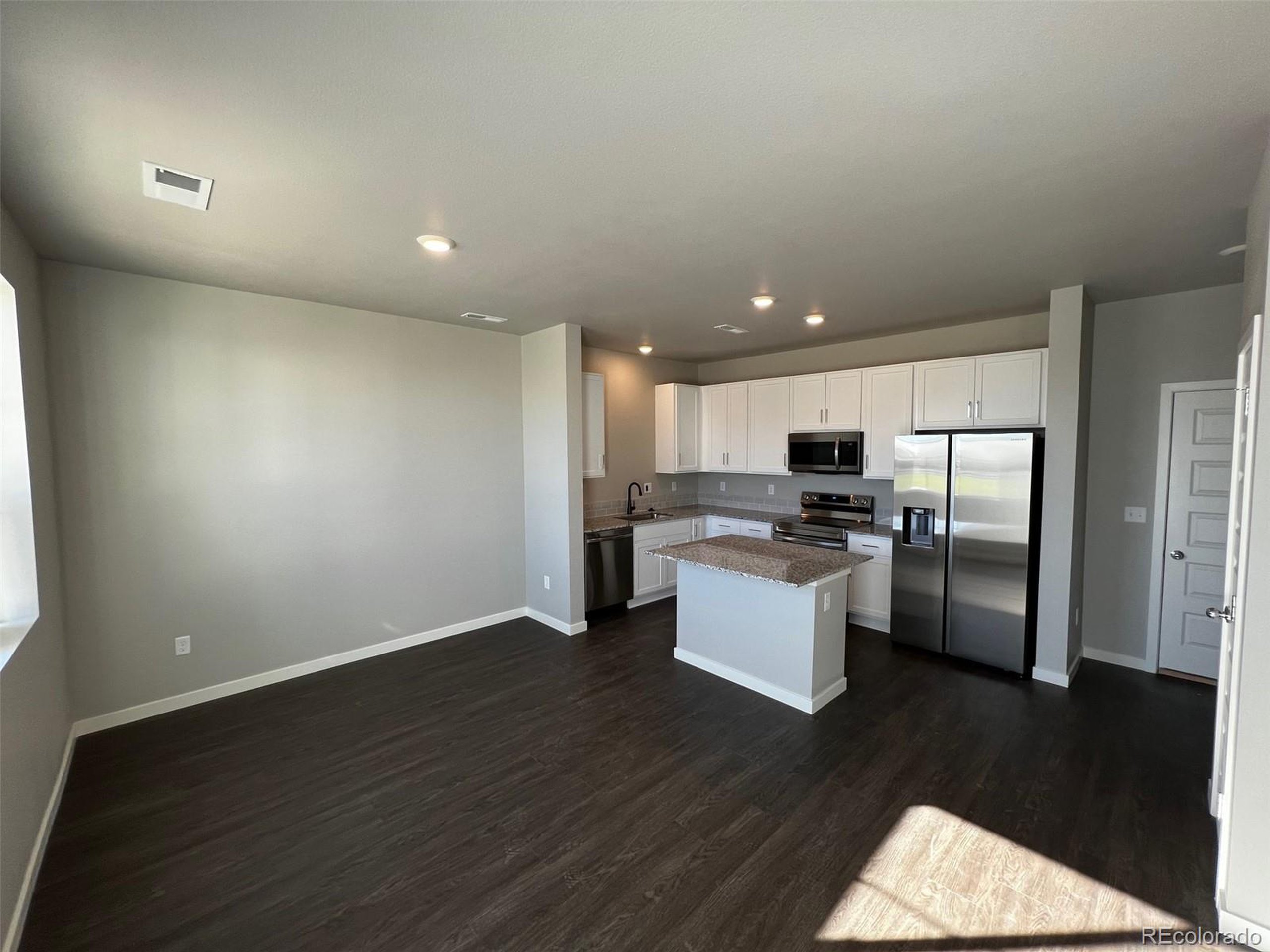 1353 Reynolds St Unit: 8C