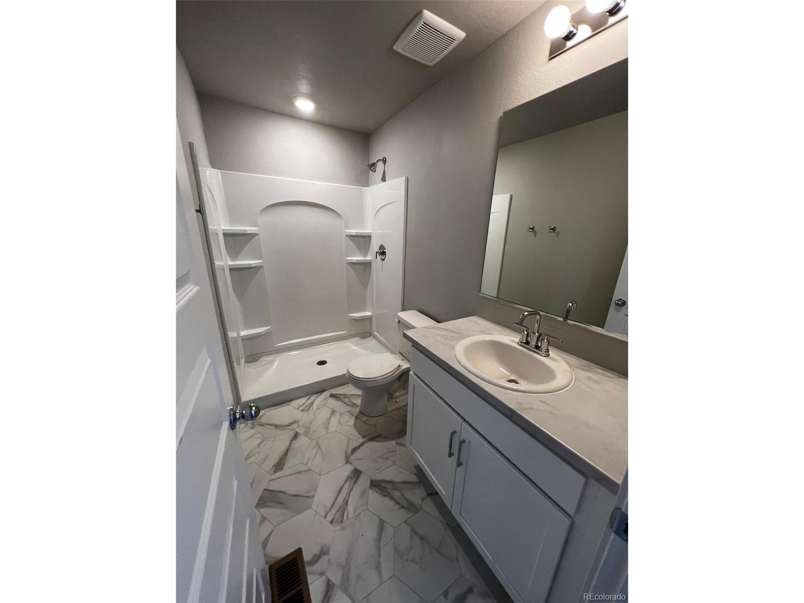 1353 Reynolds St Unit: 8C