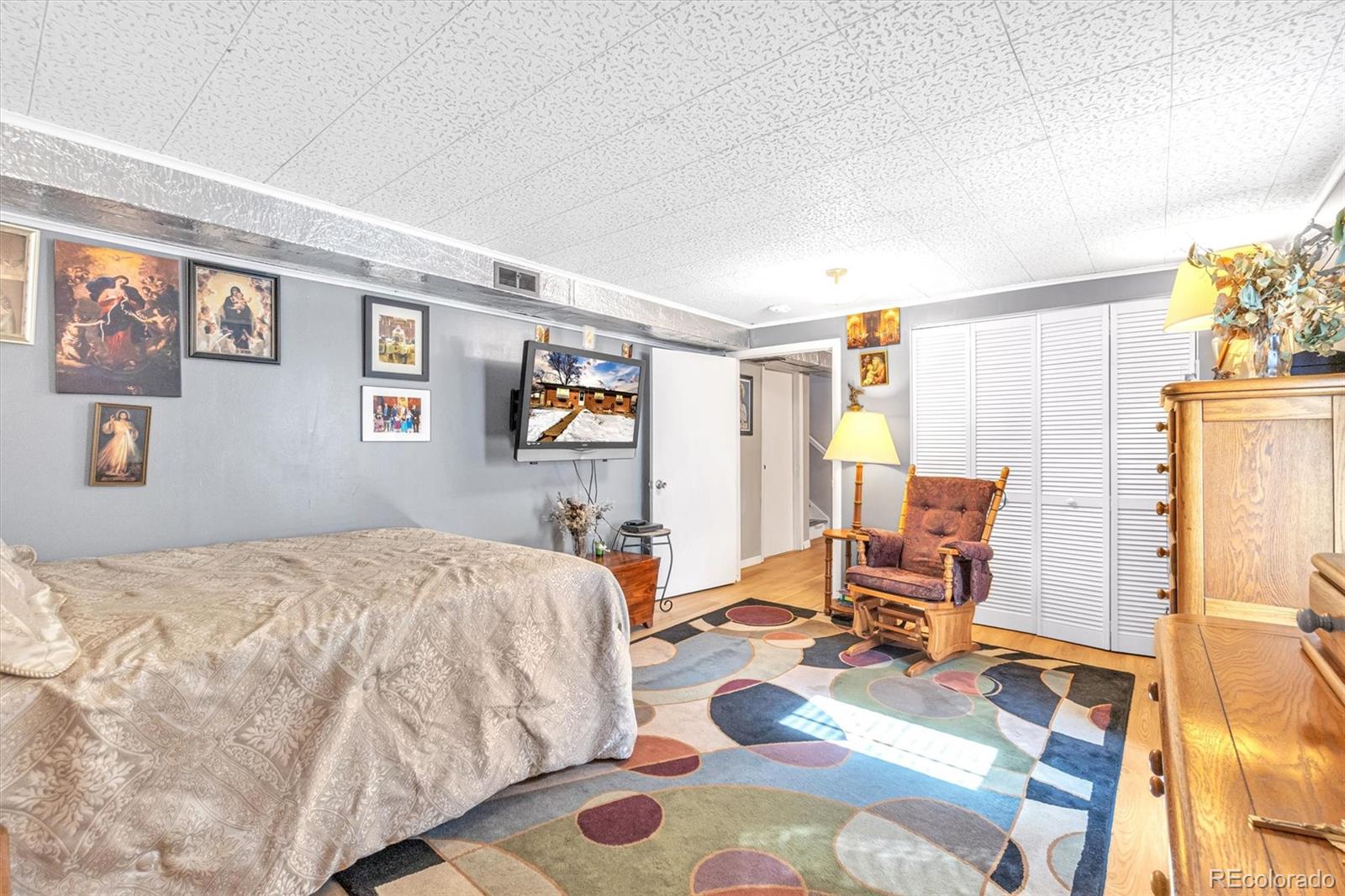 803 W Crestline Avenue