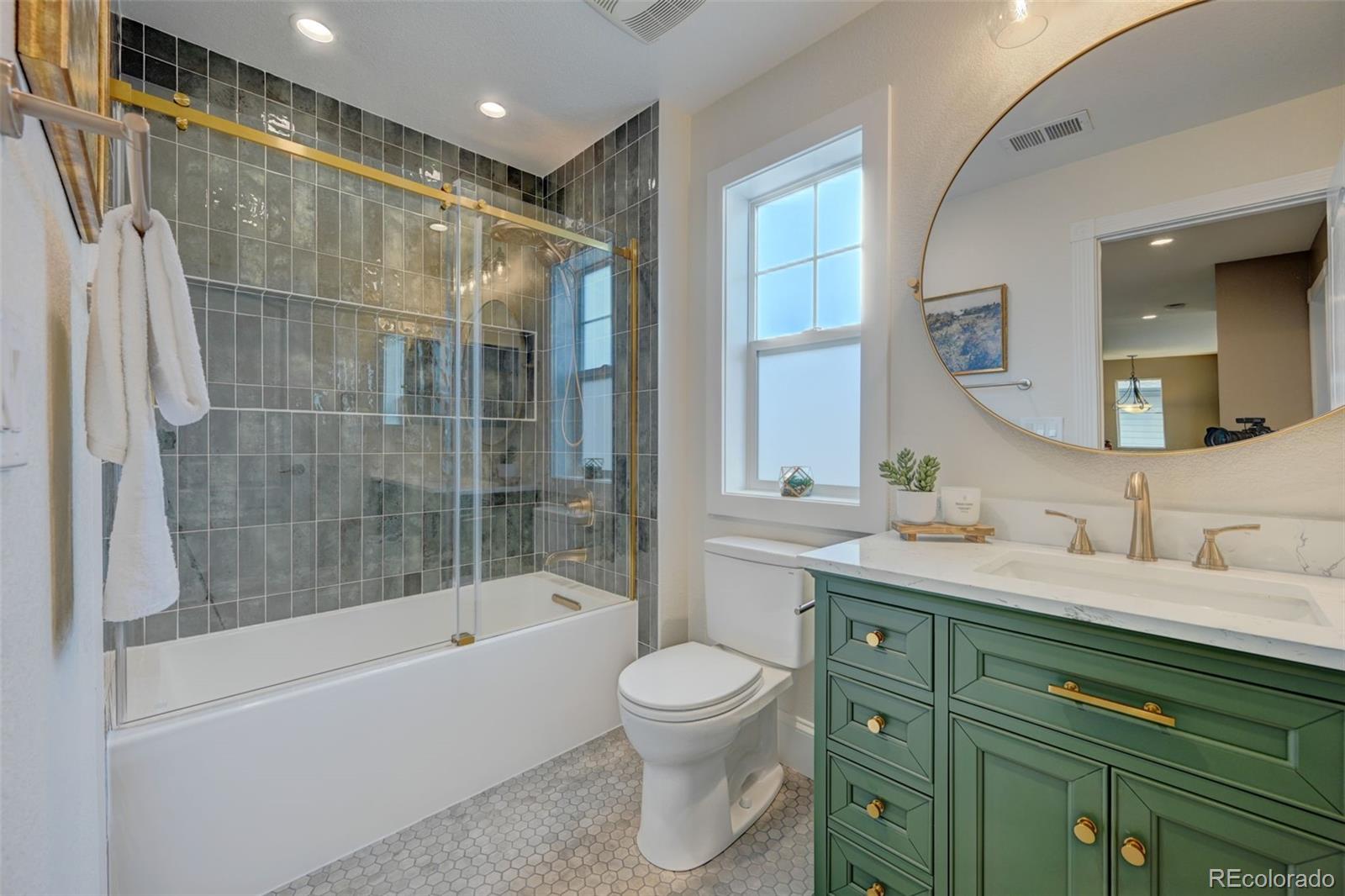 1872 E 164th Place