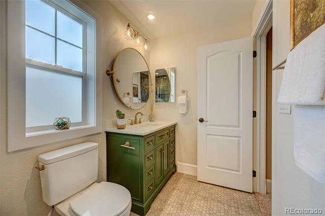 1872 E 164th Place