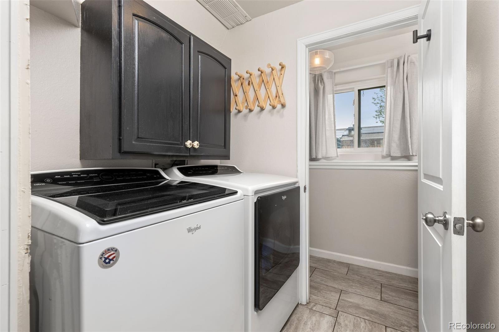 2607 W 100th Place
