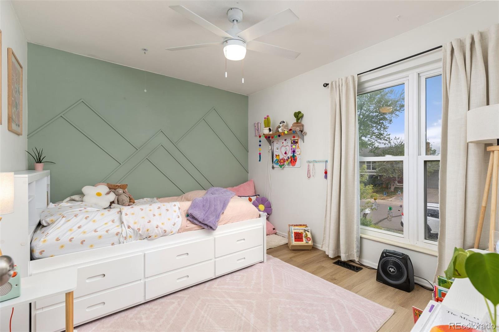 2607 W 100th Place