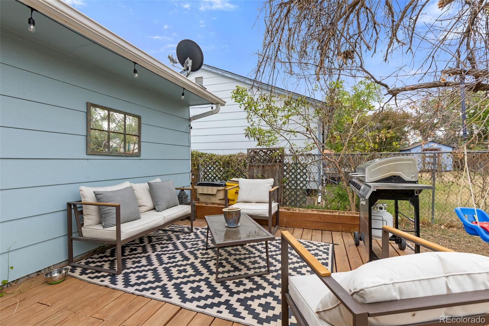 2607 W 100th Place