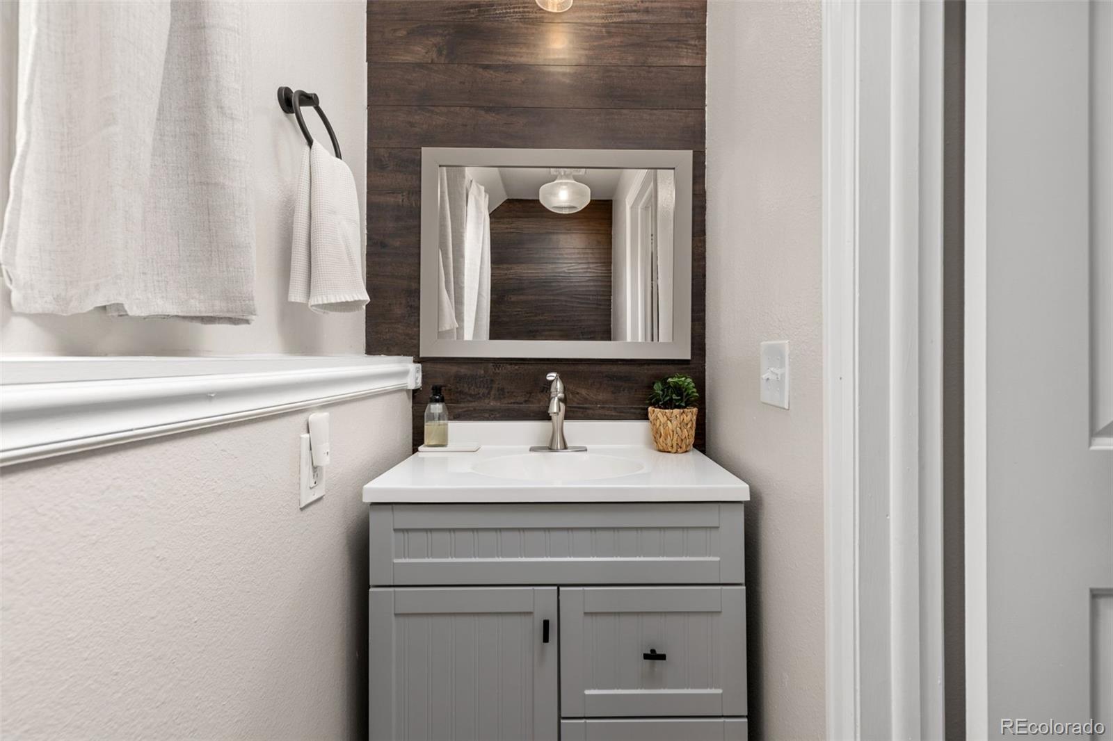 2607 W 100th Place