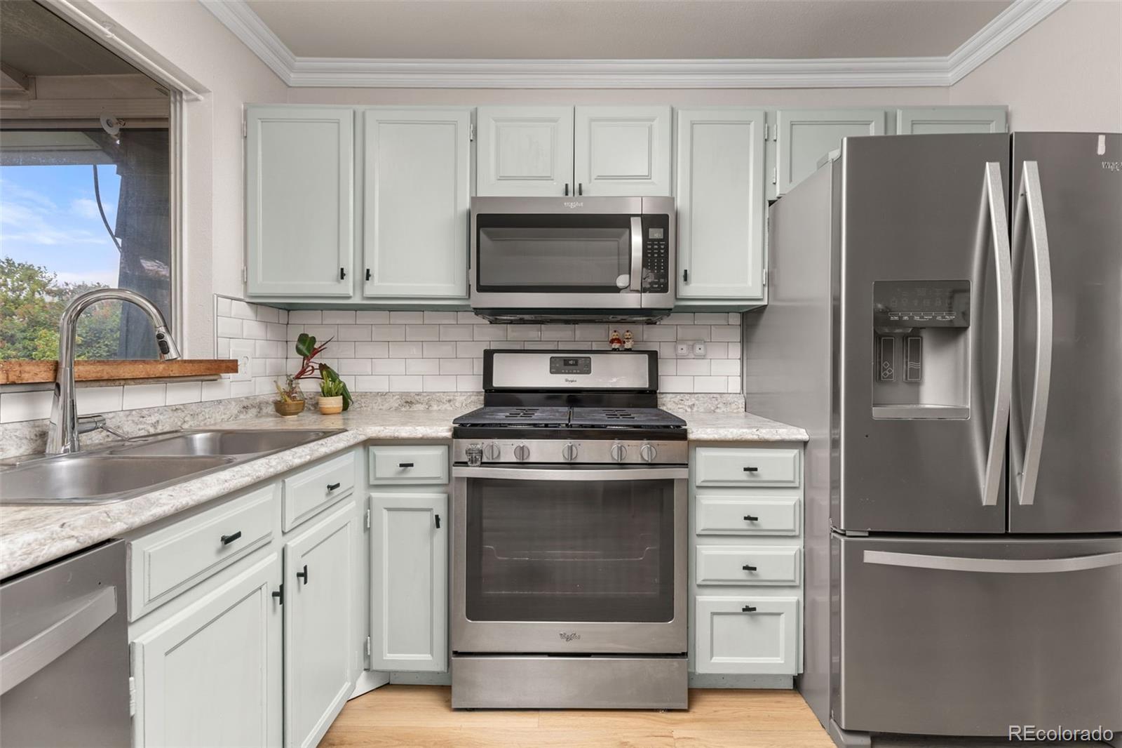2607 W 100th Place