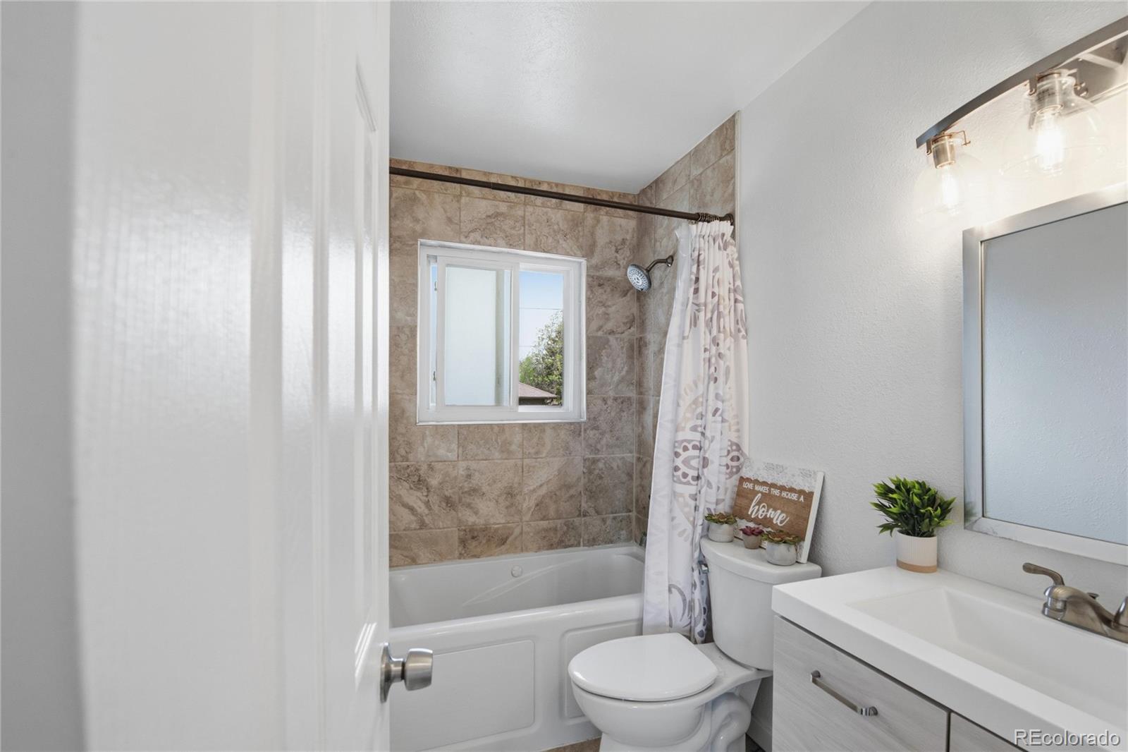 580 W 79th Place