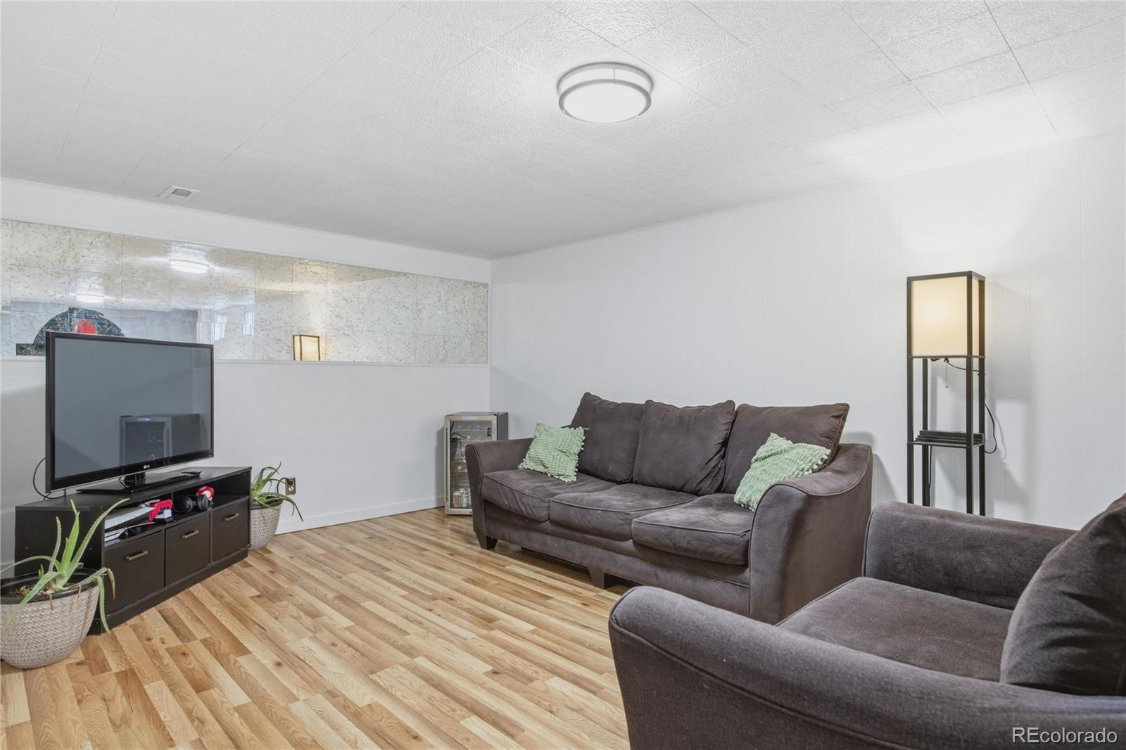 580 W 79th Place